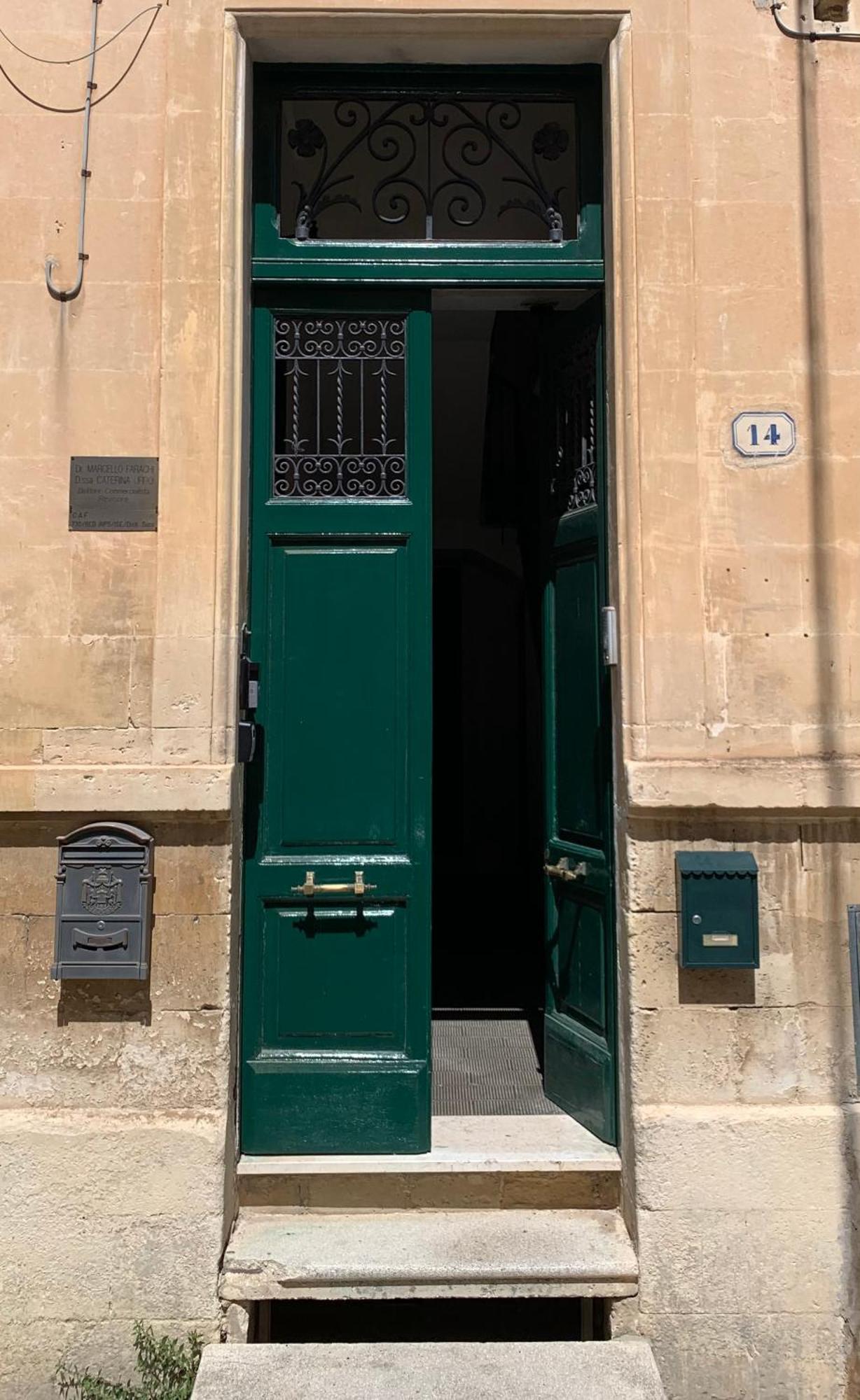 Апартаменты San Lazzaro House A Few Steps From The Center Лечче Экстерьер фото